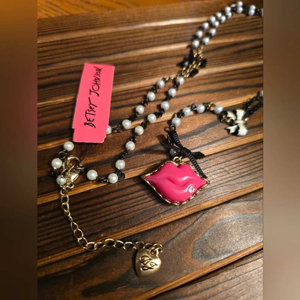 Betsey Johnson First Date Kiss Lips Necklace! Vintage NWT! - Picture 2 of 16